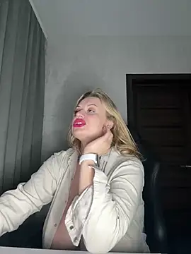 Evellyn online show from February 23, 2025, 11:25 pm