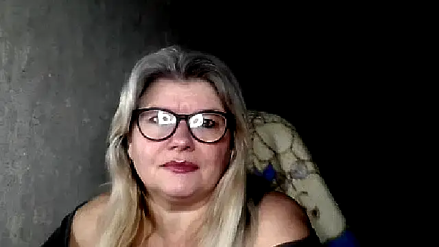Snapshot of Diana_49 chatting on January 7, 2026, 9:03 am Diana 49 online show from January 7, 2026, 9:03 am