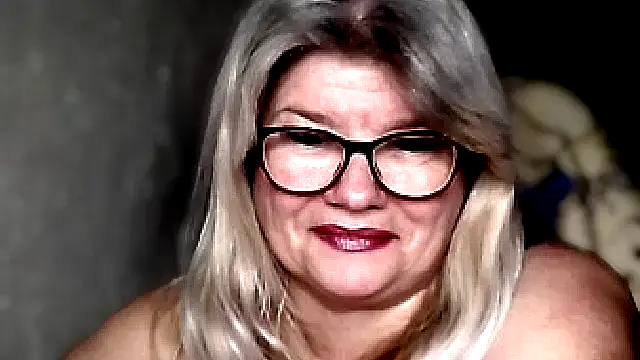 Snapshot of Diana_49 chatting on December 22, 2025, 1:17 am Diana 49 online show from December 22, 2025, 1:17 am