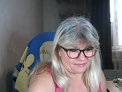 Snapshot of Diana_49 chatting on November 25, 2025, 9:42 am Diana 49 online show from November 25, 2025, 9:42 am