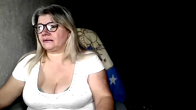 Snapshot of Diana_49 chatting on January 8, 2026, 9:48 am Diana 49 online show from January 8, 2026, 9:48 am