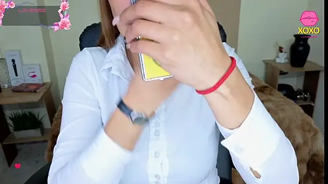 AnisiaFarina online show from November 12, 2025, 11:36 am