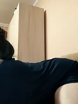 Zulfiya Bruce online show from December 15, 2025, 6:14 pm