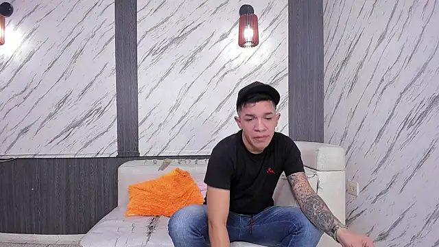 Snapshot of Savage_Room chatting on February 14, 2025, 1:29 pm Savage Room online show from February 14, 2025, 1:29 pm