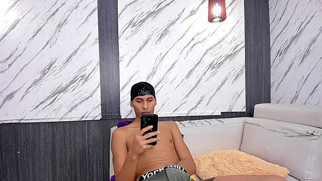 Snapshot of Savage_Room chatting on February 8, 2025, 1:33 pm Savage Room online show from February 8, 2025, 1:33 pm