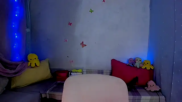 Snapshot of LickLizzy chatting on September 18, 2025, 12:02 am LickLizzy online show from September 18, 2025, 12:02 am