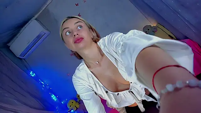 Snapshot of LickLizzy chatting on June 10, 2026, 8:10 pm LickLizzy online show from June 10, 2026, 8:10 pm