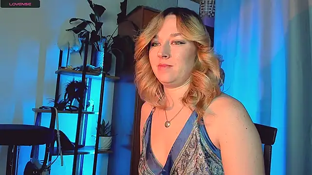 Snapshot of 5_in_one chatting on December 16, 2025, 6:39 am 5 in one online show from December 16, 2025, 6:39 am