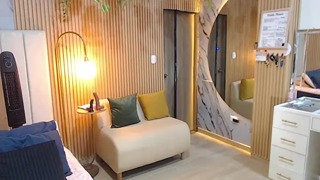 deepieredandwett online show from November 8, 2025, 7:56 am