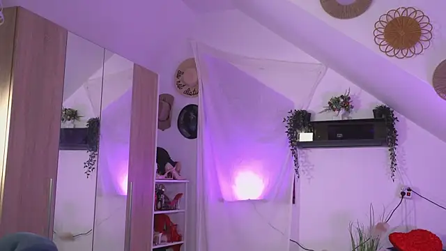 Amaliamour online show from October 23, 2025, 4:11 am