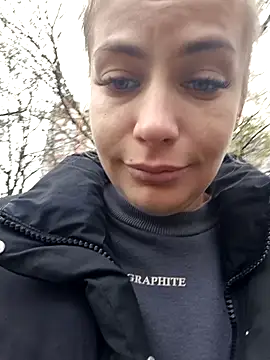 Keli Jessi online show from November 19, 2025, 1:33 pm