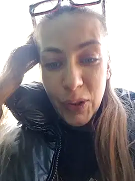 Snapshot of Keli_Jessi chatting on March 12, 2026, 12:31 pm Keli Jessi online show from March 12, 2026, 12:31 pm