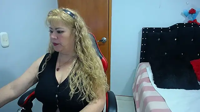 Ursulawhite69 online show from February 27, 2026, 12:22 am