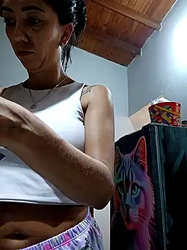LunaZambrano online show from March 10, 2025, 3:52 pm