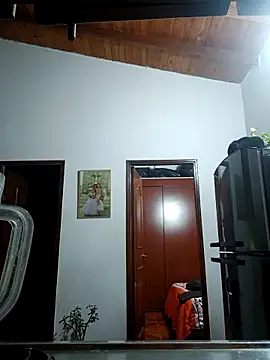 LunaZambrano online show from April 3, 2026, 10:27 pm