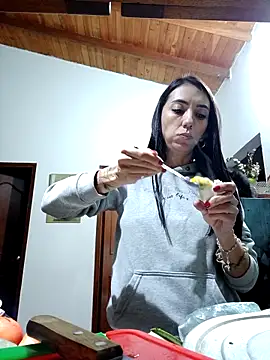 LunaZambrano online show from January 14, 2026, 1:42 am