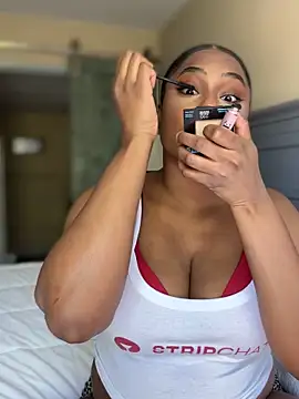 Snapshot of CandyLuxxxx chatting on June 18, 2026, 5:07 pm CandyLuxxxx online show from June 18, 2026, 5:07 pm