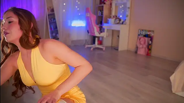 Snapshot of RosyEmily chatting on October 19, 2025, 1:36 pm RosyEmily online show from October 19, 2025, 1:36 pm