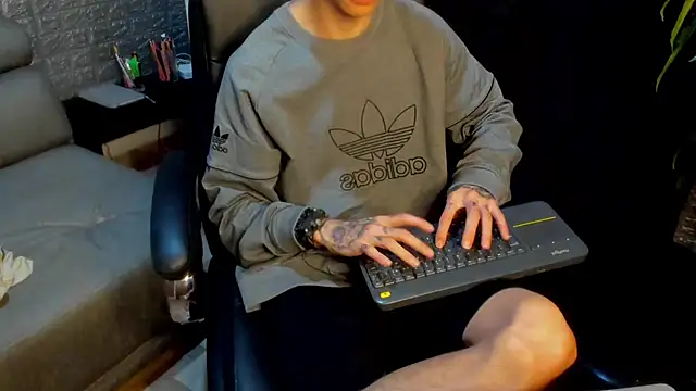 Snapshot of Dmtry6 chatting on February 27, 2025, 1:19 am Dmtry6 online show from February 27, 2025, 1:19 am