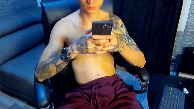 Snapshot of Dmtry6 chatting on March 14, 2025, 1:37 am Dmtry6 online show from March 14, 2025, 1:37 am