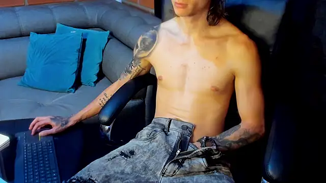 Snapshot of Dmtry6 chatting on January 28, 2025, 12:05 am Dmtry6 online show from January 28, 2025, 12:05 am