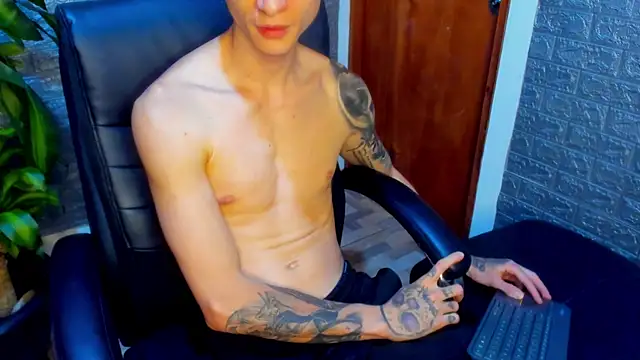 Snapshot of Dmtry6 chatting on March 22, 2025, 11:20 pm Dmtry6 online show from March 22, 2025, 11:20 pm