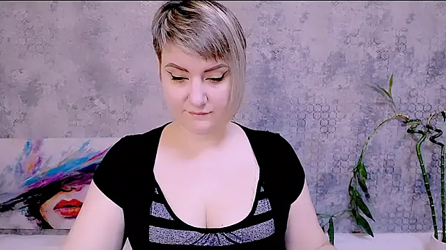 Snapshot of Djullia chatting on November 9, 2025, 6:17 am Djullia online show from November 9, 2025, 6:17 am