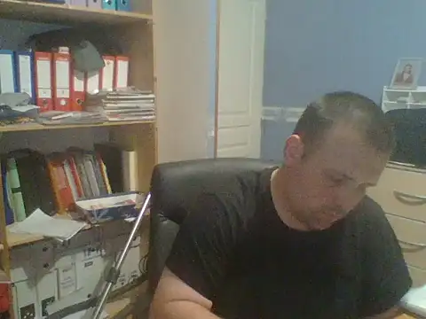 manubm03 online show from April 15, 2026, 5:39 pm