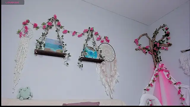 Kiralotus online show from November 26, 2025, 5:29 am