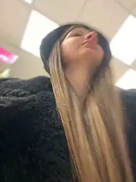 Snapshot of KrisMagnoly chatting on February 28, 2025, 11:58 am KrisMagnoly online show from February 28, 2025, 11:58 am