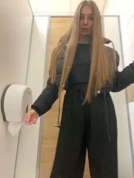 Snapshot of KrisMagnoly chatting on September 29, 2025, 6:02 pm KrisMagnoly online show from September 29, 2025, 6:02 pm