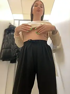 Snapshot of KrisMagnoly chatting on December 16, 2024, 4:16 pm KrisMagnoly online show from December 16, 2024, 4:16 pm