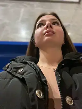 Snapshot of KrisMagnoly chatting on October 9, 2025, 4:40 pm KrisMagnoly online show from October 9, 2025, 4:40 pm