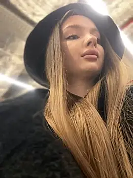 KrisMagnoly online show from February 23, 2026, 4:29 pm