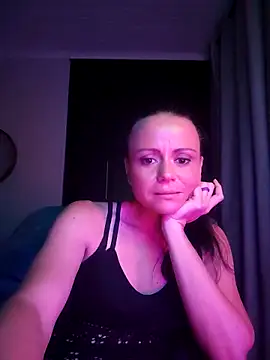 MrsBunnyBum online show from April 7, 2026, 5:37 pm