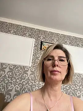 sensualEmilia online show from April 11, 2026, 9:02 am