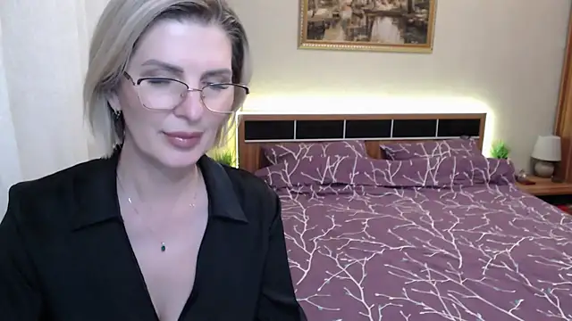 sensualEmilia online show from April 13, 2026, 5:06 pm