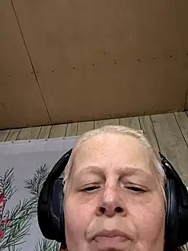 davisdesiresxh online show from December 1, 2025, 3:13 pm