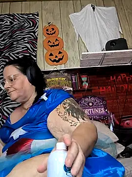 davisdesiresxh online show from October 14, 2025, 2:07 pm