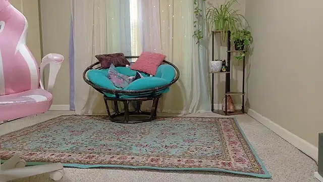 Emihaze online show from April 10, 2026, 4:36 pm