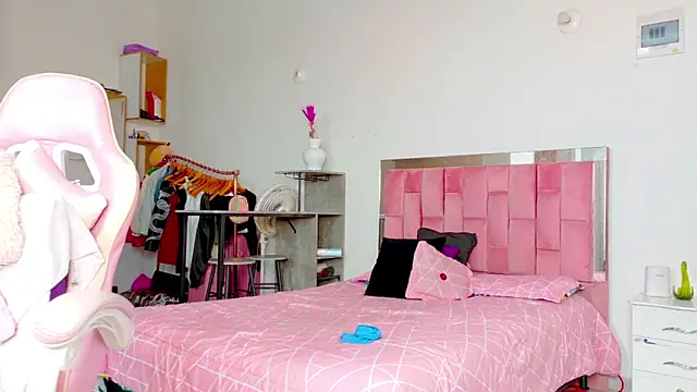 the queen aleja online show from March 28, 2026, 12:50 pm