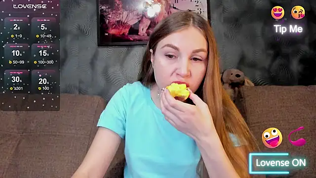 CassieMils online show from November 28, 2025, 4:01 am