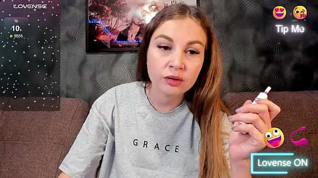 CassieMils online show from October 30, 2025, 8:45 am