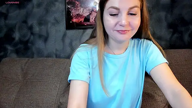 CassieMils online show from November 5, 2025, 4:21 pm