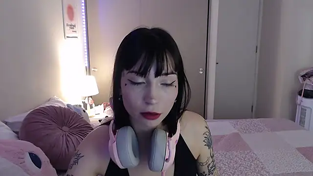 latinpetit online show from March 15, 2025, 1:52 am