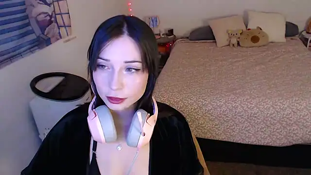 latinpetit online show from May 8, 2026, 2:26 am