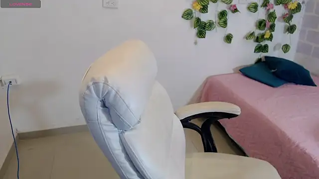 tania sweet   online show from October 31, 2025, 5:09 pm