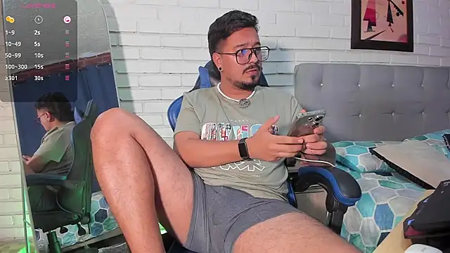 Snapshot of DaviidEvans_ chatting on October 19, 2025, 6:10 pm DaviidEvans online show from October 19, 2025, 6:10 pm