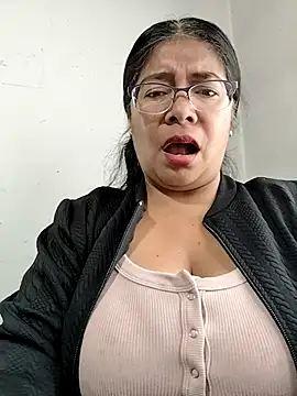   valentina18 online show from October 29, 2025, 1:10 pm