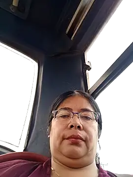 Snapshot of __valentina18 chatting on January 31, 2025, 1:02 pm valentina18 online show from January 31, 2025, 1:02 pm